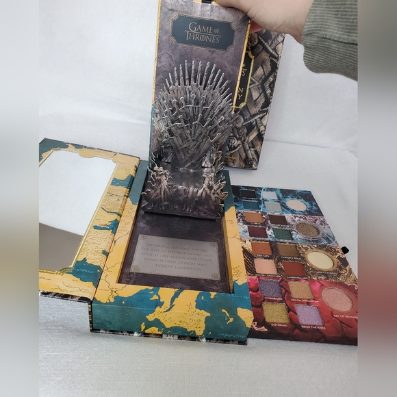 NEW Urban decay Game of Thrones Eyeshadow Pallet - Picture 5 of 6